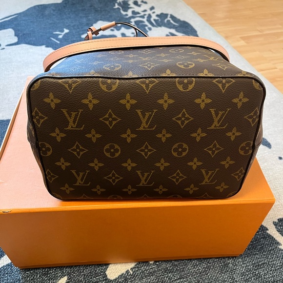 Louis Vuitton Neo Noe in Rose Poudre - Picture 2 of 10